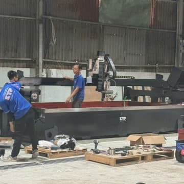 Gia công cắt gạch